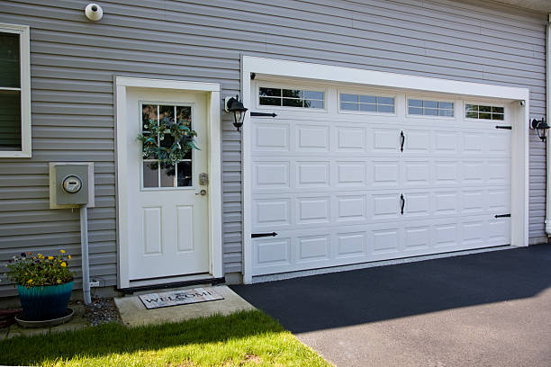 24/7 Emergency Garage Door Panel Replacement experts in Edgewood, IN